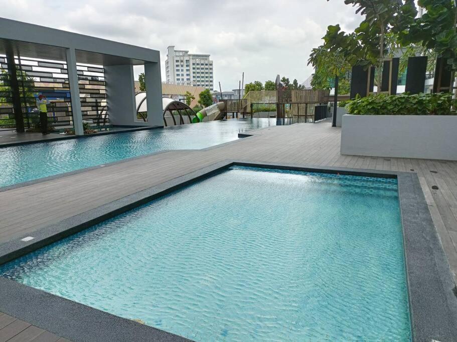 Sky Trees 4 Guests High Floor Smart Tv Garden View A1801 Apartment Johor Bahru Exterior foto